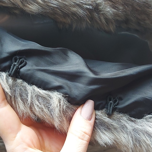 Faux Fur Vest (MOB wife look) - Picture 2 of 5